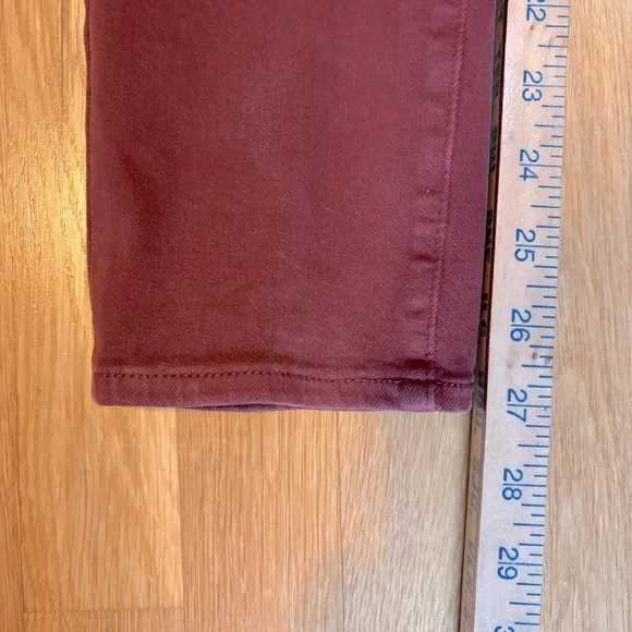 Uniqlo Tapered Ankle Jeans Maroon Size 8 / 30” EUC - Picture 9 of 10